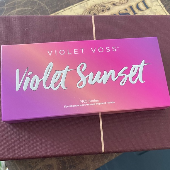 Violet Voss Violet Sunset eyeshadow palette - Picture 2 of 3